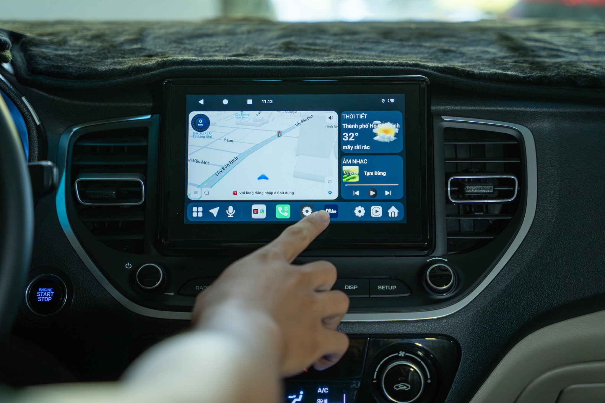 lap-dat-android-box-cho-accent