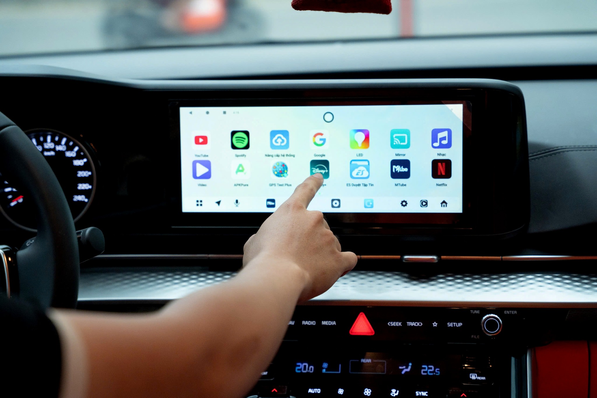 nen-mua-android-box-o-to-gia-re